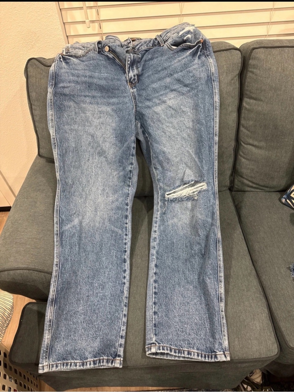 Judy Blue Mid Wash Boyfriend Jeans with Distressed Knee